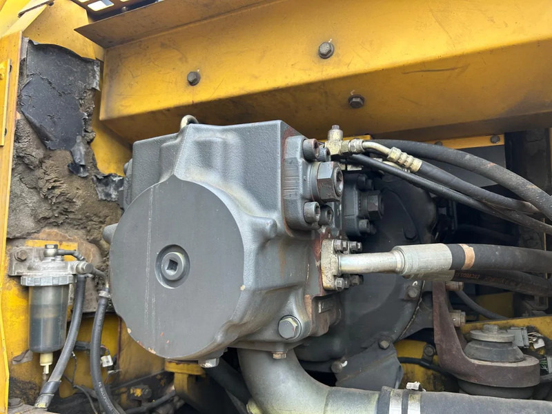Riteņu ekskavators Komatsu PW200: foto 8