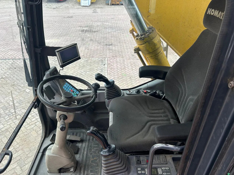 Riteņu ekskavators Komatsu PW200: foto 9