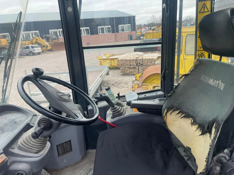 Komatsu WA250-5 - Riteņu iekrāvējs: foto 5 Komatsu WA250-5 - Riteņu iekrāvējs: foto 5