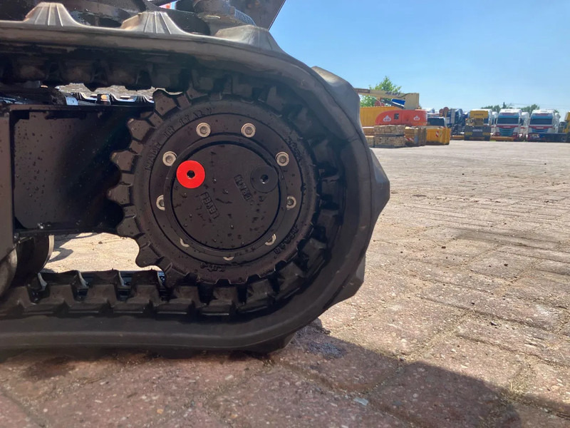 Kubota KX019 4 - Kāpurķēžu ekskavators: foto 5 Kubota KX019 4 - Kāpurķēžu ekskavators: foto 5