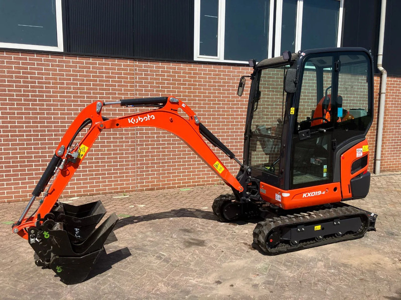 Kubota KX019 4 - Kāpurķēžu ekskavators: foto 1 Kubota KX019 4 - Kāpurķēžu ekskavators: foto 1