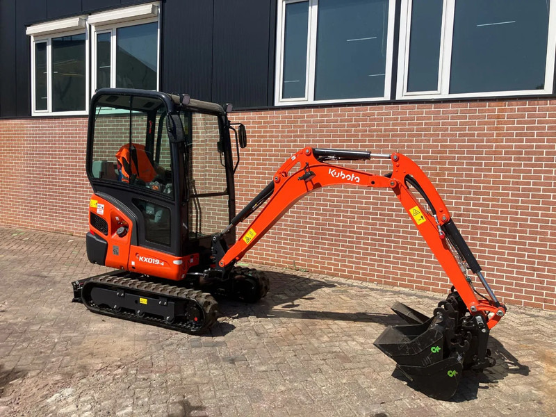 Kubota KX019 4 - Kāpurķēžu ekskavators: foto 3 Kubota KX019 4 - Kāpurķēžu ekskavators: foto 3