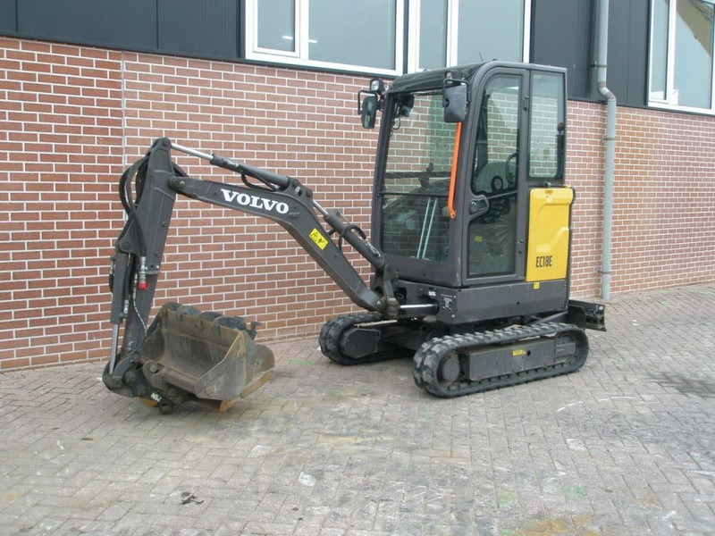 Volvo ECR18E - Mini-ekskavators: foto 1 Volvo ECR18E - Mini-ekskavators: foto 1