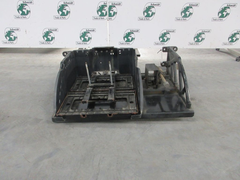 DAF 19226980/2049055 ACCUDEKSEL MET BANDEN LIER XF CF EURO 6 - Akumulators - Kravas automašīna: foto 3 DAF 19226980/2049055 ACCUDEKSEL MET BANDEN LIER XF CF EURO 6 - Akumulators - Kravas automašīna: foto 3