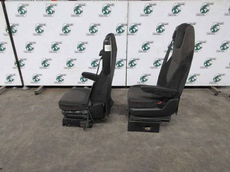 DAF 2104652//2105712// STOELEN SET DAF XF CF EURO 6 RECHTS EN LINKS - Sēdeklis - Kravas automašīna: foto 2 DAF 2104652//2105712// STOELEN SET DAF XF CF EURO 6 RECHTS EN LINKS - Sēdeklis - Kravas automašīna: foto 2