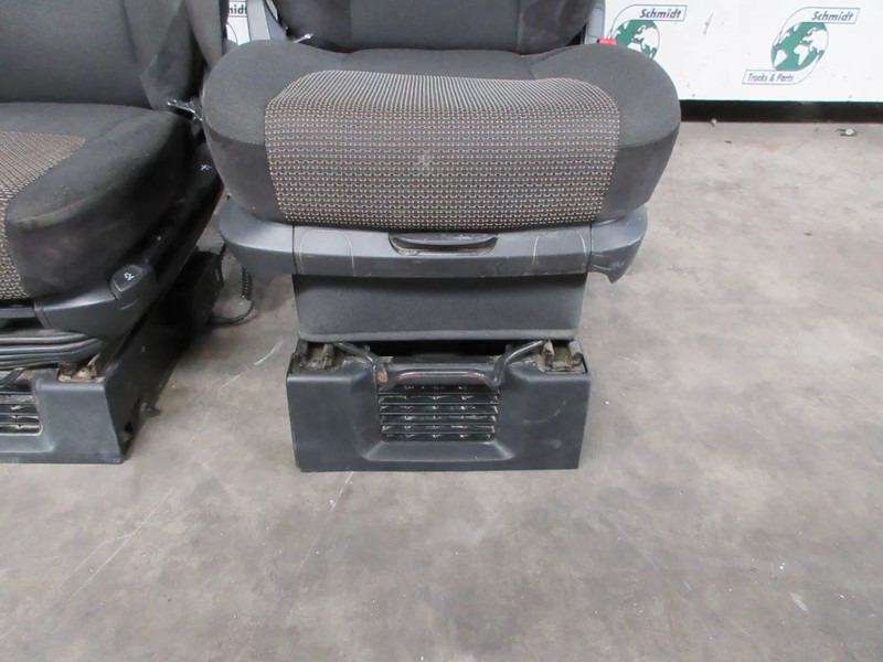 DAF 2104652//2105712// STOELEN SET DAF XF CF EURO 6 RECHTS EN LINKS - Sēdeklis - Kravas automašīna: foto 5 DAF 2104652//2105712// STOELEN SET DAF XF CF EURO 6 RECHTS EN LINKS - Sēdeklis - Kravas automašīna: foto 5
