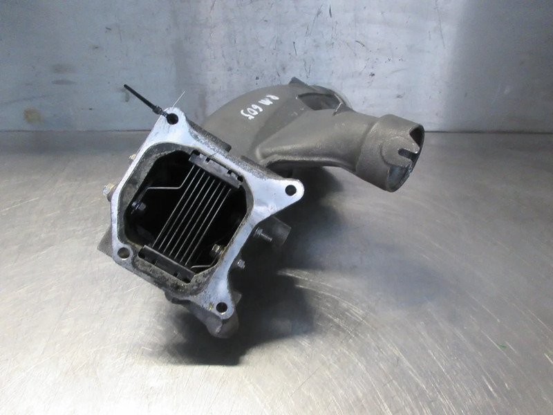 DAF XF106 1946351 LUCHTTOEVOERPIJP EURO 6 - Gaisa ieplūdes sistēma - Kravas automašīna: foto 2 DAF XF106 1946351 LUCHTTOEVOERPIJP EURO 6 - Gaisa ieplūdes sistēma - Kravas automašīna: foto 2