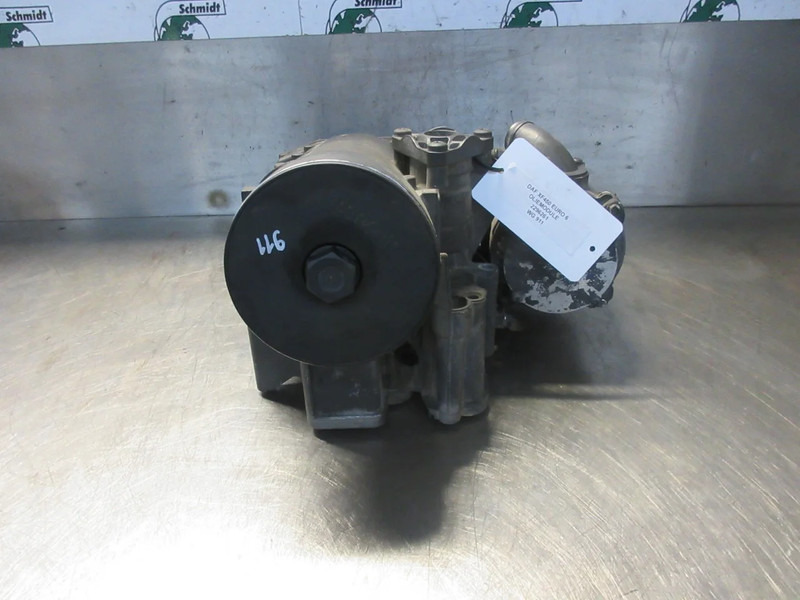 DAF XF450 2296261 OLIEMODULE EURO 6 - Eļļas dzesētājs - Kravas automašīna: foto 4 DAF XF450 2296261 OLIEMODULE EURO 6 - Eļļas dzesētājs - Kravas automašīna: foto 4