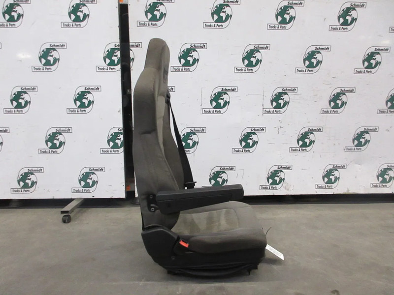 Iveco 5801416515 // 5801389347 IVECO HI WAY EURO 6 MODEL 2018 - Sēdeklis - Kravas automašīna: foto 5 Iveco 5801416515 // 5801389347 IVECO HI WAY EURO 6 MODEL 2018 - Sēdeklis - Kravas automašīna: foto 5