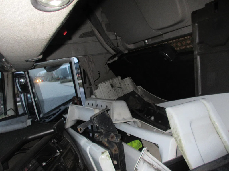 Iveco IVECO HI WAY VOOR ONDERDELEN DONOR MODEL 2018 EURO 6 - Kabīne un interjers - Kravas automašīna: foto 5 Iveco IVECO HI WAY VOOR ONDERDELEN DONOR MODEL 2018 EURO 6 - Kabīne un interjers - Kravas automašīna: foto 5