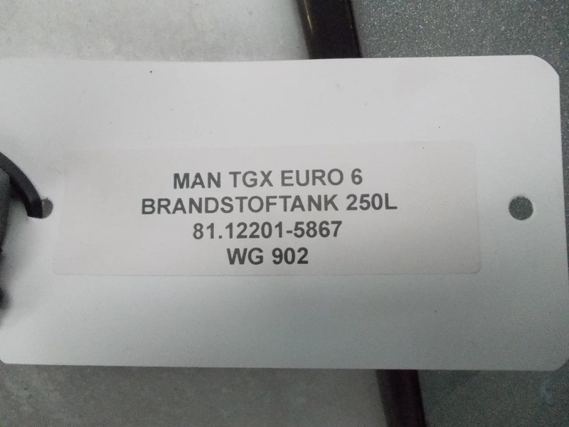 MAN 81.12201-5867 // 250 LITER TANK MAN TGX TGS EURO 6 - Degvielas tvertne - Kravas automašīna: foto 5 MAN 81.12201-5867 // 250 LITER TANK MAN TGX TGS EURO 6 - Degvielas tvertne - Kravas automašīna: foto 5