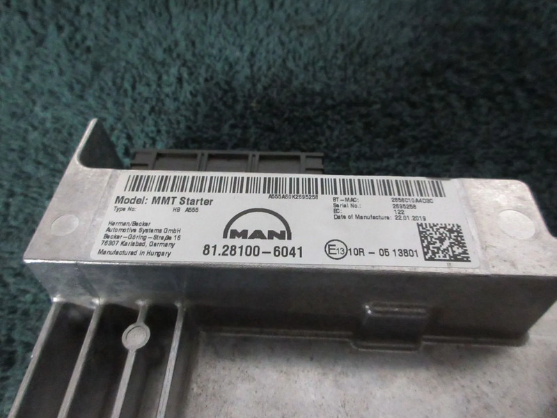 MAN 81.28100-6041 RADIO NAVIE MAN TGX 18.470 EURO 6 MODEL 2021 - Elektrosistēma - Kravas automašīna: foto 5 MAN 81.28100-6041 RADIO NAVIE MAN TGX 18.470 EURO 6 MODEL 2021 - Elektrosistēma - Kravas automašīna: foto 5