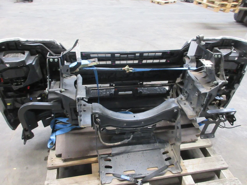 MAN 81.41610-5857 // 81.25101-6821 // 81.25101-6822 COMPLETEN BUMPER TGS 2023 - Buferis - Kravas automašīna: foto 2 MAN 81.41610-5857 // 81.25101-6821 // 81.25101-6822 COMPLETEN BUMPER TGS 2023 - Buferis - Kravas automašīna: foto 2