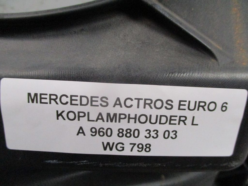Mercedes-Benz A 960 880 33 03 Actros Mp4 Koplampdrager Links Nieuw en gebruikt! - Kabīne un interjers - Kravas automašīna: foto 4 Mercedes-Benz A 960 880 33 03 Actros Mp4 Koplampdrager Links Nieuw en gebruikt! - Kabīne un interjers - Kravas automašīna: foto 4