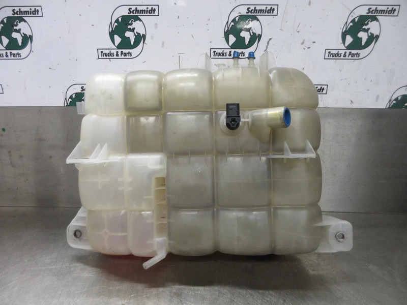 Volvo 22430043 // 22821826 WATERTANK VOLVO FH 460 EURO 6 MODEL 2018 - Izplešanās tvertne - Kravas automašīna: foto 3 Volvo 22430043 // 22821826 WATERTANK VOLVO FH 460 EURO 6 MODEL 2018 - Izplešanās tvertne - Kravas automašīna: foto 3