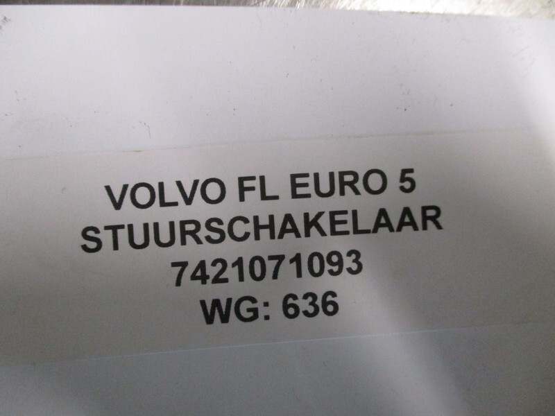 Volvo 7421071093 STUURSCHAKELAAR - Elektrosistēma: foto 2 Volvo 7421071093 STUURSCHAKELAAR - Elektrosistēma: foto 2