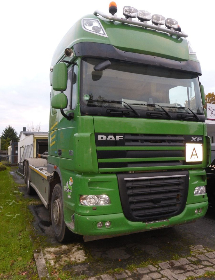 DAF XF 510 aus Werkverkehr 6 x 2 510PS Top-Zustan - Pacēlājs ar āķi: foto 1 DAF XF 510 aus Werkverkehr 6 x 2 510PS Top-Zustan - Pacēlājs ar āķi: foto 1
