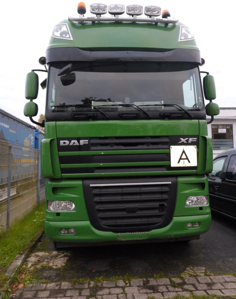 DAF XF 510 aus Werkverkehr 6 x 2 510PS Top-Zustan - Pacēlājs ar āķi: foto 2 DAF XF 510 aus Werkverkehr 6 x 2 510PS Top-Zustan - Pacēlājs ar āķi: foto 2