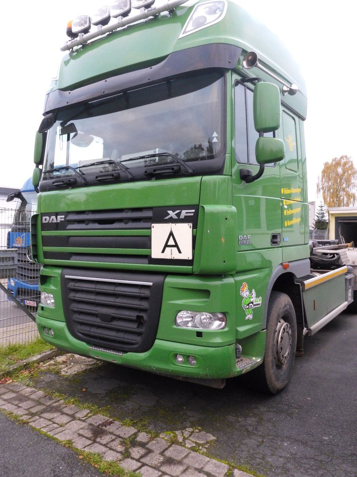 DAF XF 510 aus Werkverkehr 6 x 2 510PS Top-Zustan - Pacēlājs ar āķi: foto 2 DAF XF 510 aus Werkverkehr 6 x 2 510PS Top-Zustan - Pacēlājs ar āķi: foto 2