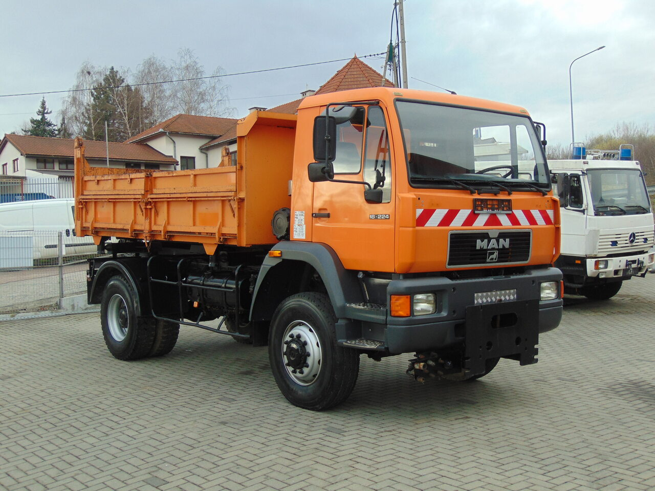 MAN 18-224 4x4 KIPER - Kravas automašīna pašizgāzējs: foto 2 MAN 18-224 4x4 KIPER - Kravas automašīna pašizgāzējs: foto 2