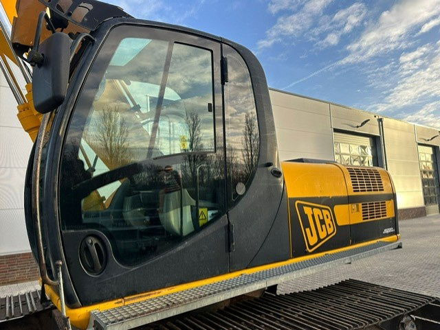 JCB JS220LC - Kāpurķēžu ekskavators: foto 2 JCB JS220LC - Kāpurķēžu ekskavators: foto 2