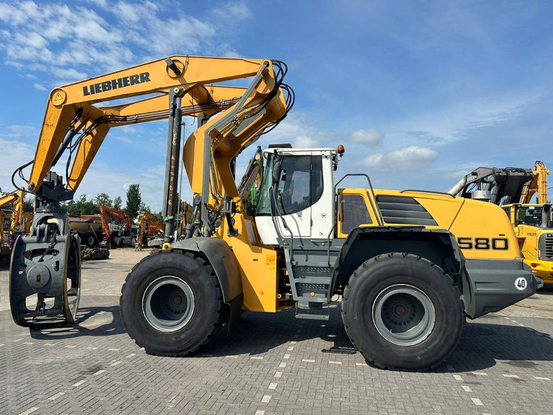 Liebherr L580 Loghandler - Riteņu iekrāvējs: foto 1 Liebherr L580 Loghandler - Riteņu iekrāvējs: foto 1