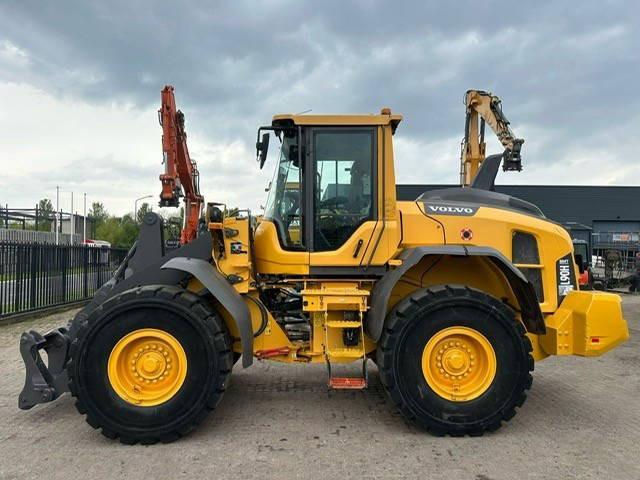 Riteņu iekrāvējs Volvo L90H: foto 1