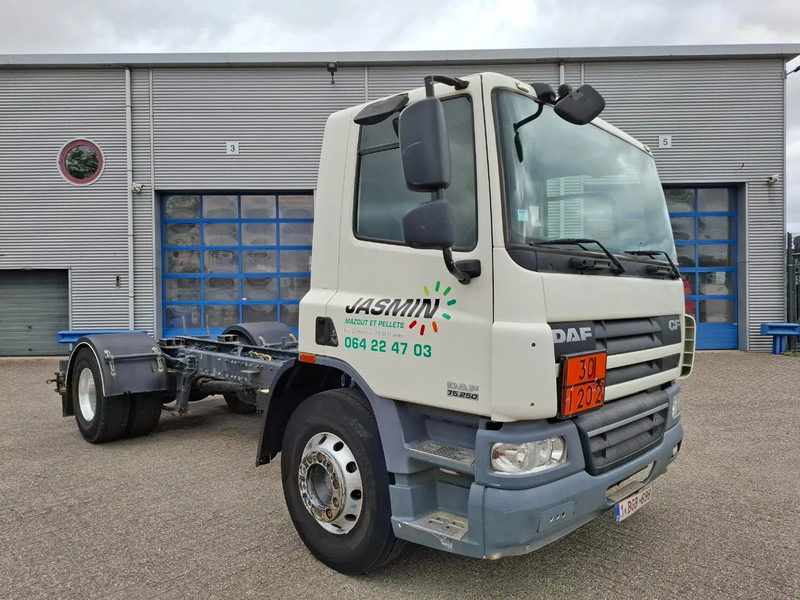 DAF CF75-250 / ADR / ONLY:320740 KM / PTO / INLINER / ALCOA / GOOD CONDITION / MANUAL / EURO-5 / 2011 - Šasija kravas automašīna: foto 2 DAF CF75-250 / ADR / ONLY:320740 KM / PTO / INLINER / ALCOA / GOOD CONDITION / MANUAL / EURO-5 / 2011 - Šasija kravas automašīna: foto 2