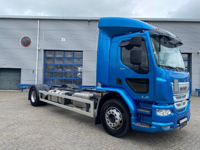 DAF LF290 / ONLY:429873KM / LWDS / GOOD TYRES / AUTOMATIC / EURO-6 / 2018 - Šasija kravas automašīna: foto 2 DAF LF290 / ONLY:429873KM / LWDS / GOOD TYRES / AUTOMATIC / EURO-6 / 2018 - Šasija kravas automašīna: foto 2