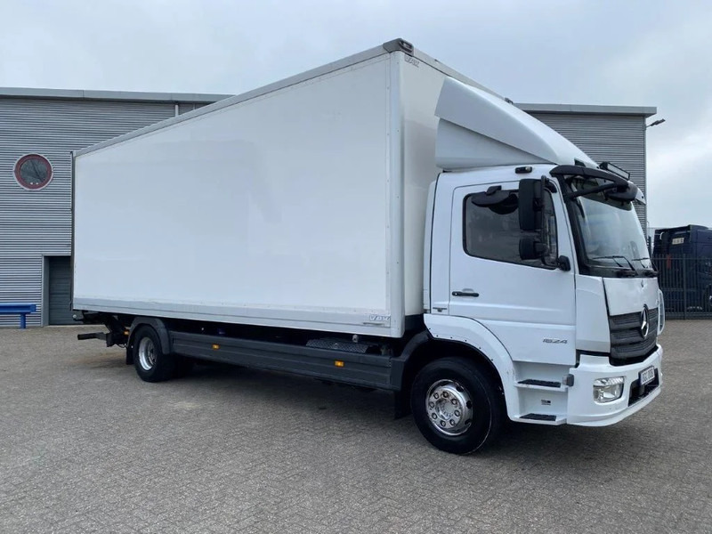 Mercedes-Benz ATEGO 1624 / AUTOMATIC / CLOSED BOX / SIDE DOORS / AIRCO / LWDS / FCW / EURO-6 / 2016 - Kravas automašīna ar slēgto virsbūvi: foto 2 Mercedes-Benz ATEGO 1624 / AUTOMATIC / CLOSED BOX / SIDE DOORS / AIRCO / LWDS / FCW / EURO-6 / 2016 - Kravas automašīna ar slēgto virsbūvi: foto 2