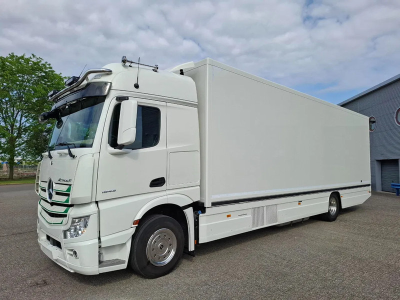 Mercedes-Benz Actros 1843 / GERMAN FLOWER TRUCK / 162021 KM / ISOLATED BOX / COOL & HEATED / NAVI / PLATFORM 1500 KG / TOP CONDITION / FULL-AI - Tirdzniecības kravas automašīna: foto 1 Mercedes-Benz Actros 1843 / GERMAN FLOWER TRUCK / 162021 KM / ISOLATED BOX / COOL & HEATED / NAVI / PLATFORM 1500 KG / TOP CONDITION / FULL-AI - Tirdzniecības kravas automašīna: foto 1