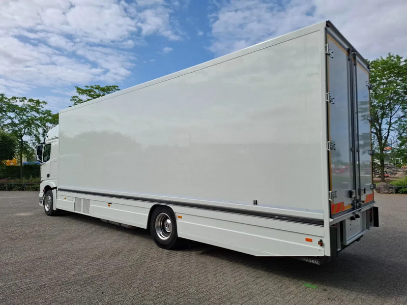 Mercedes-Benz Actros 1843 / GERMAN FLOWER TRUCK / 162021 KM / ISOLATED BOX / COOL & HEATED / NAVI / PLATFORM 1500 KG / TOP CONDITION / FULL-AI - Tirdzniecības kravas automašīna: foto 3 Mercedes-Benz Actros 1843 / GERMAN FLOWER TRUCK / 162021 KM / ISOLATED BOX / COOL & HEATED / NAVI / PLATFORM 1500 KG / TOP CONDITION / FULL-AI - Tirdzniecības kravas automašīna: foto 3