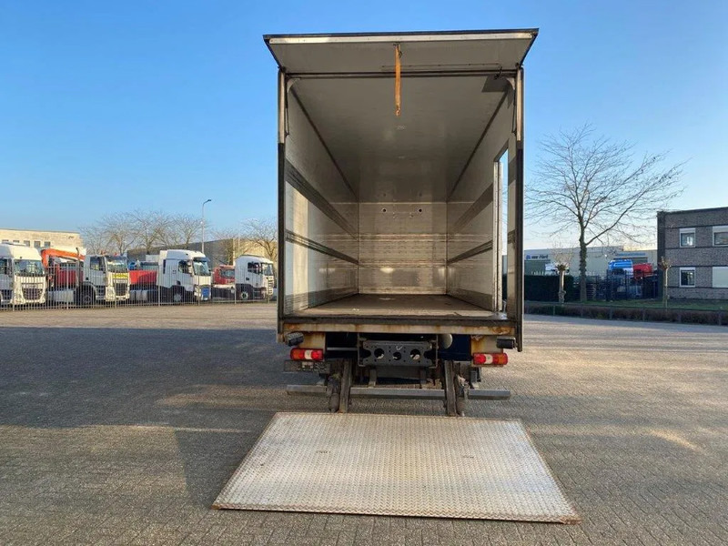 Mercedes-Benz Antos 2533 / LIFT AXLE / HEATED CLOSED BOX / PLATFORM 2000 KG / ONLY:506959 KM / SIDE DOOR / AUTOMATIC / EURO-6 / 2019 - Kravas automašīna ar slēgto virsbūvi: foto 5 Mercedes-Benz Antos 2533 / LIFT AXLE / HEATED CLOSED BOX / PLATFORM 2000 KG / ONLY:506959 KM / SIDE DOOR / AUTOMATIC / EURO-6 / 2019 - Kravas automašīna ar slēgto virsbūvi: foto 5