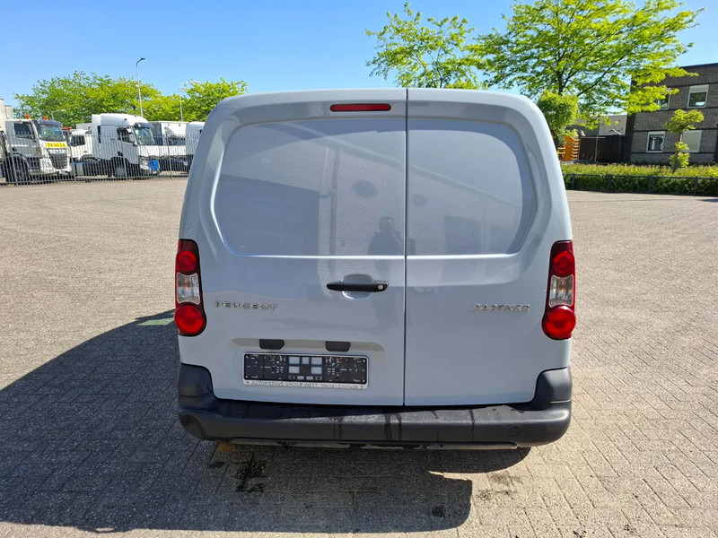 Peugeot Partner 1.6 HDI / TUV:12-01-2026 / AIRCO / CLOSED BOX / MANUAL / EURO-5 b / 2015 - Mazs furgons: foto 4 Peugeot Partner 1.6 HDI / TUV:12-01-2026 / AIRCO / CLOSED BOX / MANUAL / EURO-5 b / 2015 - Mazs furgons: foto 4