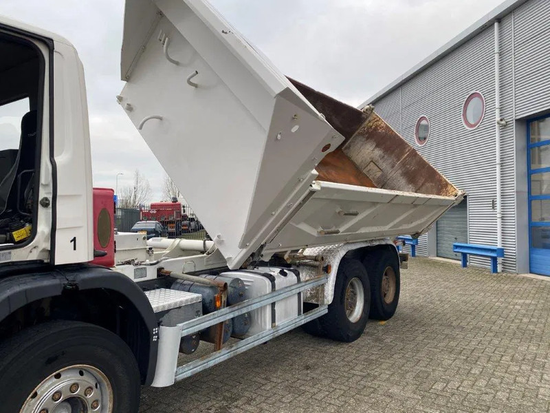 Scania 124-400 / 6X4 / RETARDER / BIG AXLE / FULL STEEL / 2SIDE TIPPER / OLD TACHO / AIRCO / MANUAL / EURO-2 / 2000 - Kravas automašīna pašizgāzējs: foto 3 Scania 124-400 / 6X4 / RETARDER / BIG AXLE / FULL STEEL / 2SIDE TIPPER / OLD TACHO / AIRCO / MANUAL / EURO-2 / 2000 - Kravas automašīna pašizgāzējs: foto 3