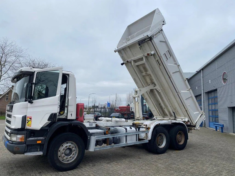 Scania 124-400 / 6X4 / RETARDER / BIG AXLE / FULL STEEL / 2SIDE TIPPER / OLD TACHO / AIRCO / MANUAL / EURO-2 / 2000 - Kravas automašīna pašizgāzējs: foto 2 Scania 124-400 / 6X4 / RETARDER / BIG AXLE / FULL STEEL / 2SIDE TIPPER / OLD TACHO / AIRCO / MANUAL / EURO-2 / 2000 - Kravas automašīna pašizgāzējs: foto 2