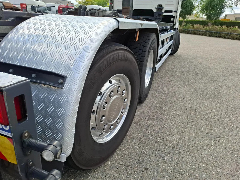 Pacēlājs ar āķi Scania NGS R500 / RETARDER / AJK HOOK 22 TON / LIFT+LENKACHSE / TUV:17-06-2026 / NAVI / LWDS / ALCOA / LEATHER / AUTOMATIC / EURO-6 / 2: foto 16