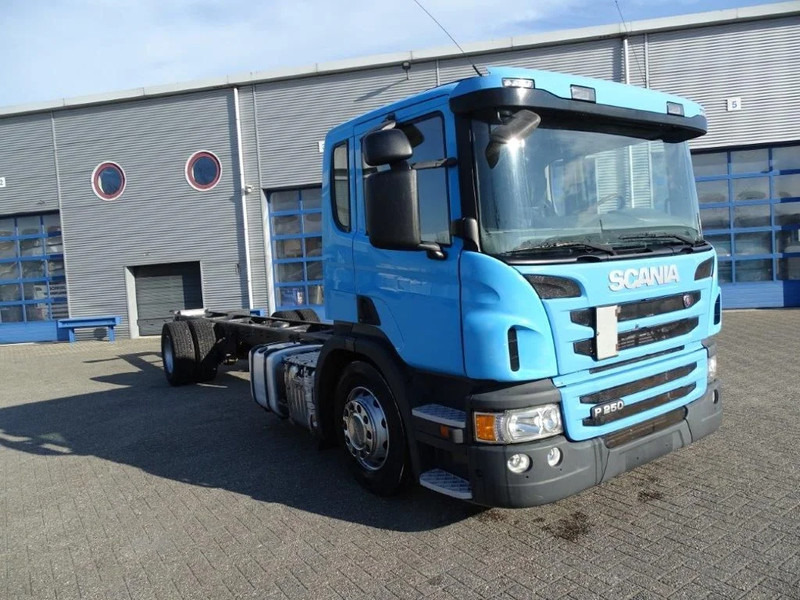 Scania P250 / AUTOMATIC / ONLY 155351 DKM / GOOD STATE / WB 5900 CM / FULL AIR / NAVI / EURO-6 / 2014 - Šasija kravas automašīna: foto 2 Scania P250 / AUTOMATIC / ONLY 155351 DKM / GOOD STATE / WB 5900 CM / FULL AIR / NAVI / EURO-6 / 2014 - Šasija kravas automašīna: foto 2