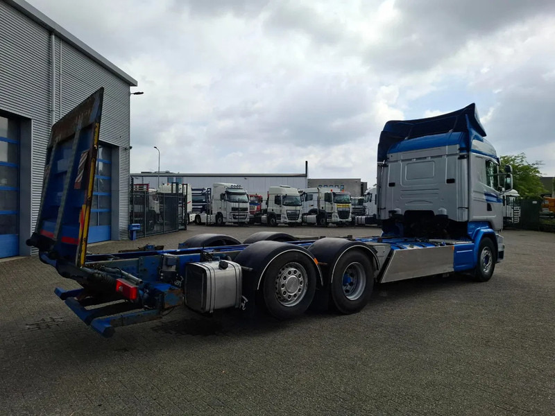 Scania R580 V8 / RETARDER / LIFT+LENKACHSE / FULL-AIR / PLATFORM 2000 KG / LEATHER / AIRCO / AUTOMATIC / EURO-6 / 2014 - Šasija kravas automašīna: foto 5 Scania R580 V8 / RETARDER / LIFT+LENKACHSE / FULL-AIR / PLATFORM 2000 KG / LEATHER / AIRCO / AUTOMATIC / EURO-6 / 2014 - Šasija kravas automašīna: foto 5