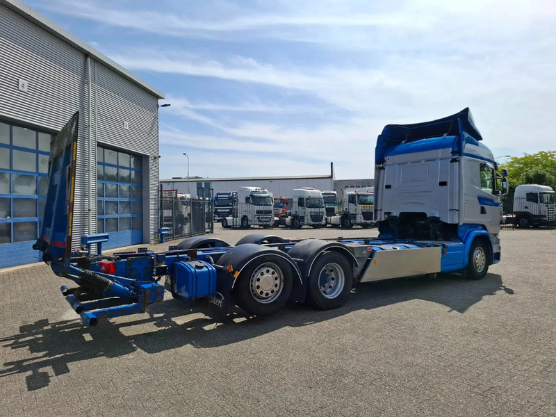 Scania R580 V8 / RETARDER / LIFT+LENKACHSE / FULL-AIR / PLATFORM 2000 KG / NAVI / LEATHER / AIRCO / AUTOMATIC / EURO-6 / 2014 - Šasija kravas automašīna: foto 5 Scania R580 V8 / RETARDER / LIFT+LENKACHSE / FULL-AIR / PLATFORM 2000 KG / NAVI / LEATHER / AIRCO / AUTOMATIC / EURO-6 / 2014 - Šasija kravas automašīna: foto 5