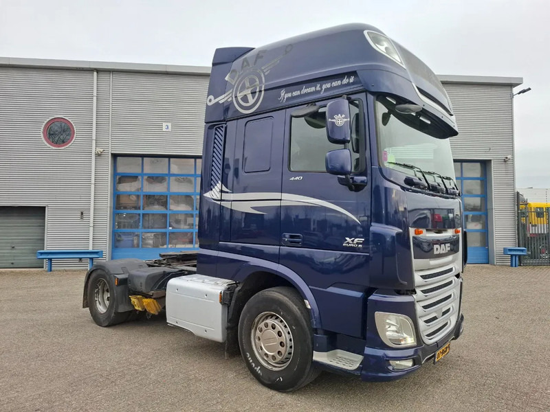 DAF XF106-440 / NL TRUCK / TUV:19-03-2026 / SMART TACHO / ACC / LWDS / FRIDGE / FULL SPOILER / AUTOMATIC / EURO-6 / 2016 - Vilcējs: foto 2 DAF XF106-440 / NL TRUCK / TUV:19-03-2026 / SMART TACHO / ACC / LWDS / FRIDGE / FULL SPOILER / AUTOMATIC / EURO-6 / 2016 - Vilcējs: foto 2