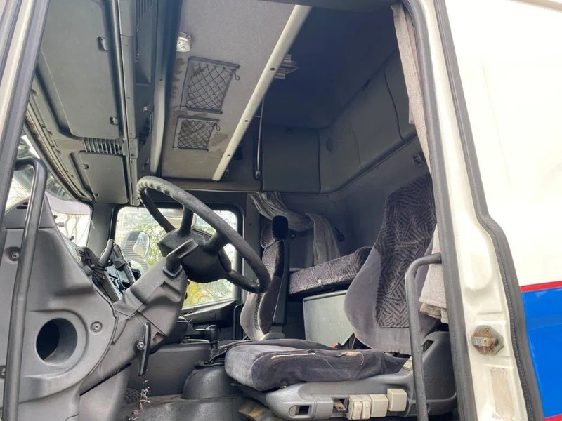 Interior photo 1: Vilcējs Scania 164-480 / RETARDER / TOPLINE / AUTOMATIC / EURO-3 / 2000