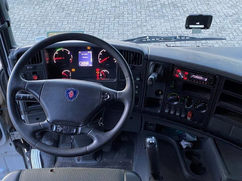Interior photo 2: Vilcējs Scania G420 / ADR / HYDRAULICS / MANUAL / EURO-5 / 2011