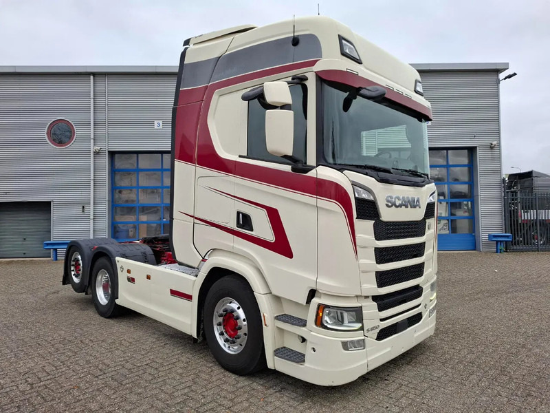 Scania NGS S650 V8 / RETARDER / 633397 KM / 9 TON FRONT AXELE / FULL-AIR / INLINER / FULL SPOILER / LEATHER / ALCOA / NAVI / FRIDGE / E - Vilcējs: foto 2 Scania NGS S650 V8 / RETARDER / 633397 KM / 9 TON FRONT AXELE / FULL-AIR / INLINER / FULL SPOILER / LEATHER / ALCOA / NAVI / FRIDGE / E - Vilcējs: foto 2
