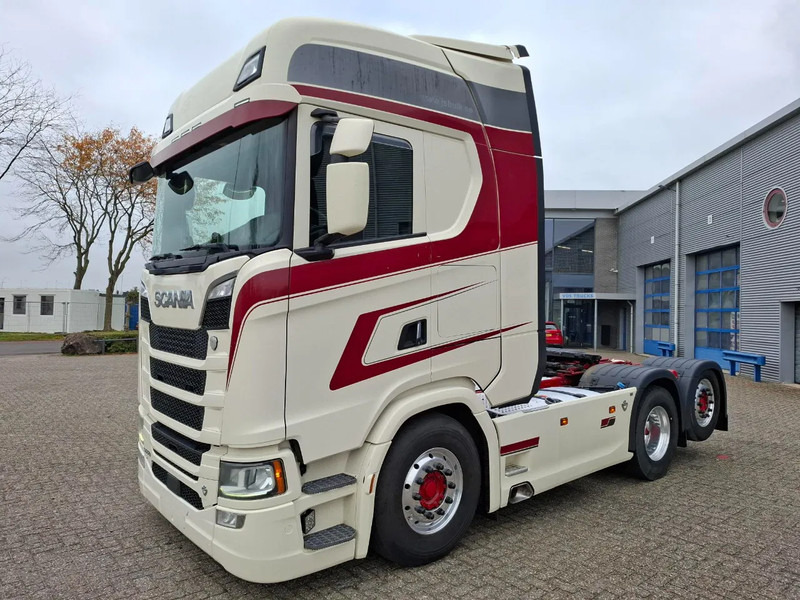 Scania NGS S650 V8 / RETARDER / 633397 KM / 9 TON FRONT AXELE / FULL-AIR / INLINER / FULL SPOILER / LEATHER / ALCOA / NAVI / FRIDGE / E - Vilcējs: foto 1 Scania NGS S650 V8 / RETARDER / 633397 KM / 9 TON FRONT AXELE / FULL-AIR / INLINER / FULL SPOILER / LEATHER / ALCOA / NAVI / FRIDGE / E - Vilcējs: foto 1