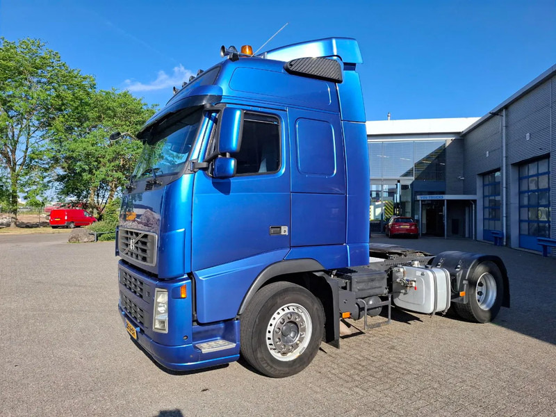 Volvo FH13-400 / HYDRAULICS / NL TRUCK / GLOBETROTTER / FRIGDE / AIRCO / AUTOMATIC / EURO-5 / 2006 - Vilcējs: foto 1 Volvo FH13-400 / HYDRAULICS / NL TRUCK / GLOBETROTTER / FRIGDE / AIRCO / AUTOMATIC / EURO-5 / 2006 - Vilcējs: foto 1