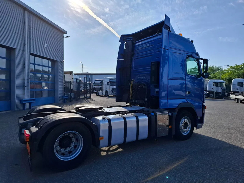 Volvo FH13-400 / HYDRAULICS / NL TRUCK / GLOBETROTTER / FRIGDE / AIRCO / AUTOMATIC / EURO-5 / 2006 - Vilcējs: foto 5 Volvo FH13-400 / HYDRAULICS / NL TRUCK / GLOBETROTTER / FRIGDE / AIRCO / AUTOMATIC / EURO-5 / 2006 - Vilcējs: foto 5