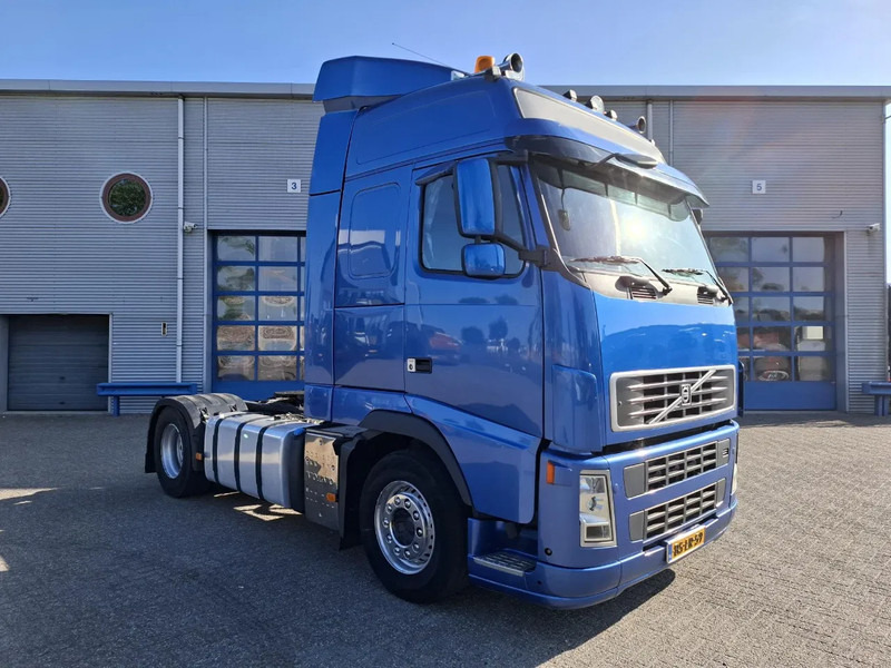 Volvo FH13-400 / HYDRAULICS / NL TRUCK / GLOBETROTTER / FRIGDE / AIRCO / AUTOMATIC / EURO-5 / 2006 - Vilcējs: foto 2 Volvo FH13-400 / HYDRAULICS / NL TRUCK / GLOBETROTTER / FRIGDE / AIRCO / AUTOMATIC / EURO-5 / 2006 - Vilcējs: foto 2