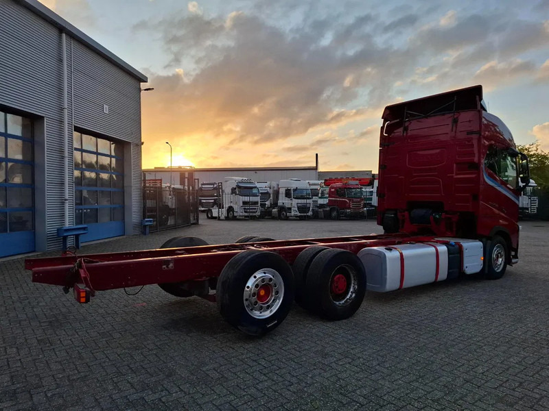 Volvo FH16-750 / BIG AXLE / VEB+ / ONLY:679711 KM / DYNAMIC STEERING / NAVI / LWDS / FULL-AIR / AUTOMATIC / EURO-6 / 2018 - Šasija kravas automašīna: foto 5 Volvo FH16-750 / BIG AXLE / VEB+ / ONLY:679711 KM / DYNAMIC STEERING / NAVI / LWDS / FULL-AIR / AUTOMATIC / EURO-6 / 2018 - Šasija kravas automašīna: foto 5
