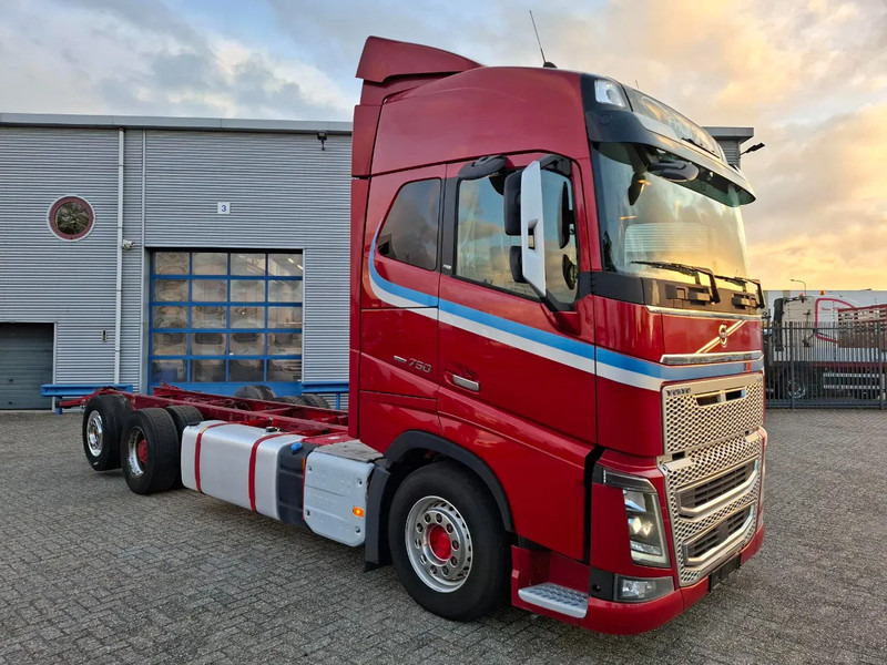 Volvo FH16-750 / BIG AXLE / VEB+ / ONLY:679711 KM / DYNAMIC STEERING / NAVI / LWDS / FULL-AIR / AUTOMATIC / EURO-6 / 2018 - Šasija kravas automašīna: foto 2 Volvo FH16-750 / BIG AXLE / VEB+ / ONLY:679711 KM / DYNAMIC STEERING / NAVI / LWDS / FULL-AIR / AUTOMATIC / EURO-6 / 2018 - Šasija kravas automašīna: foto 2
